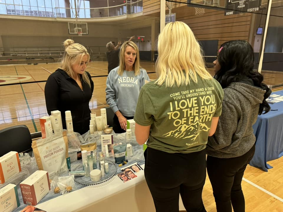440392553_811512744356734_8549141449306111787_n people standing around a vendor table with a variety of health products.